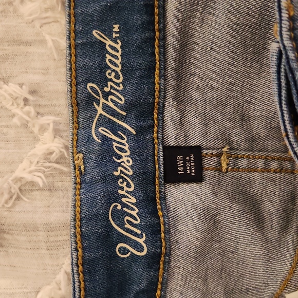 Light wash, distressed mid rise Universal Threads bermuda shorts size 14! - Picture 2 of 10